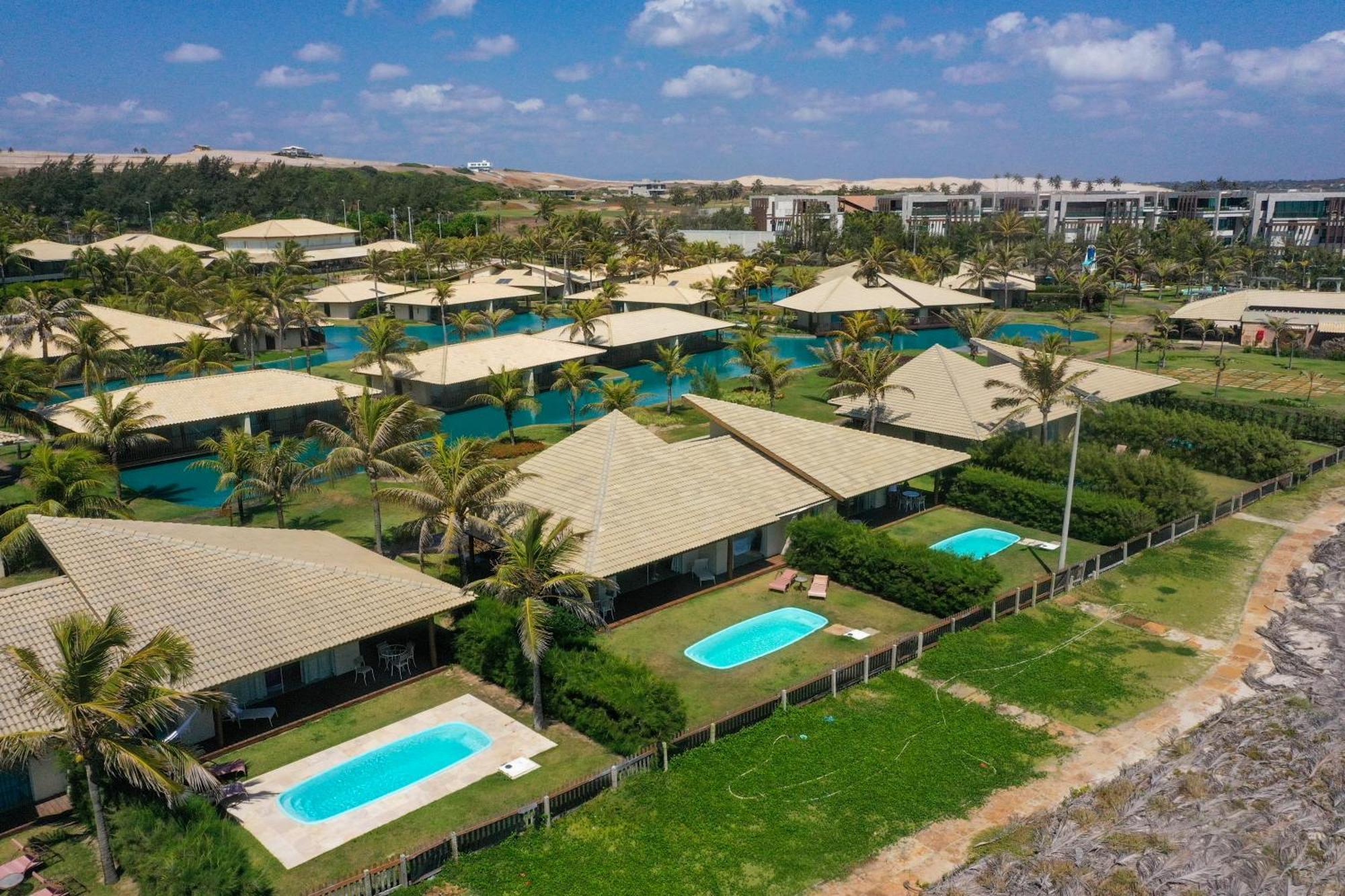 Dom Pedro Laguna Beach Resort & Golf By Wam Experience Aquiraz Exteriör bild Aerial view of the resort