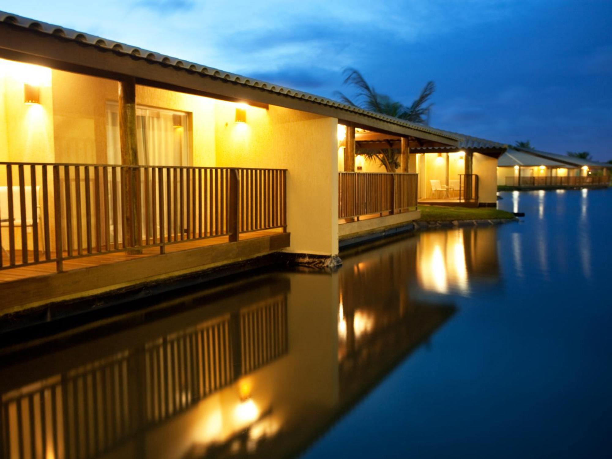 Dom Pedro Laguna Beach Resort & Golf By Wam Experience Aquiraz Exteriör bild The resort at night