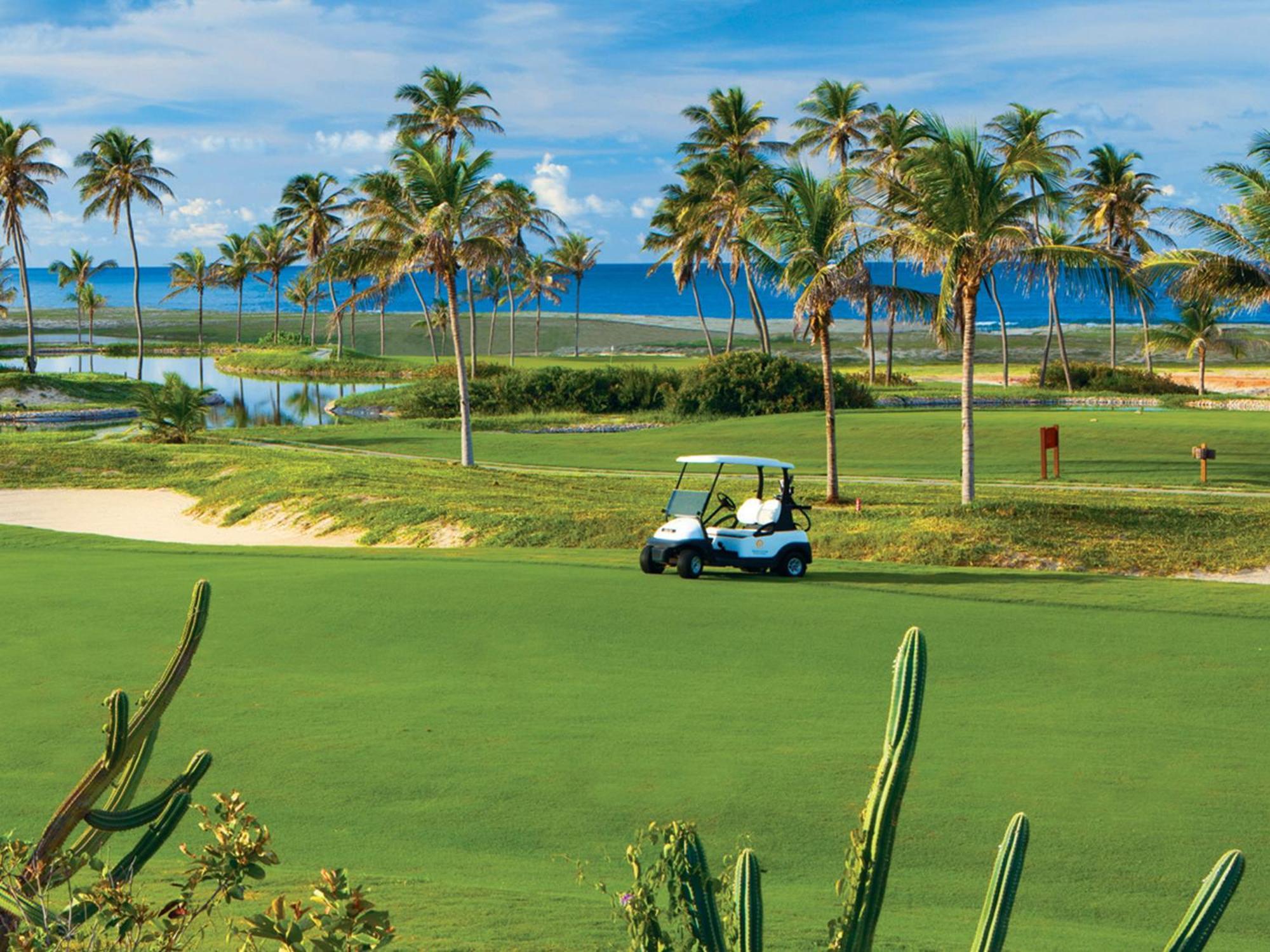 Dom Pedro Laguna Beach Resort & Golf By Wam Experience Aquiraz Exteriör bild Golf course at the Four Seasons Resort
